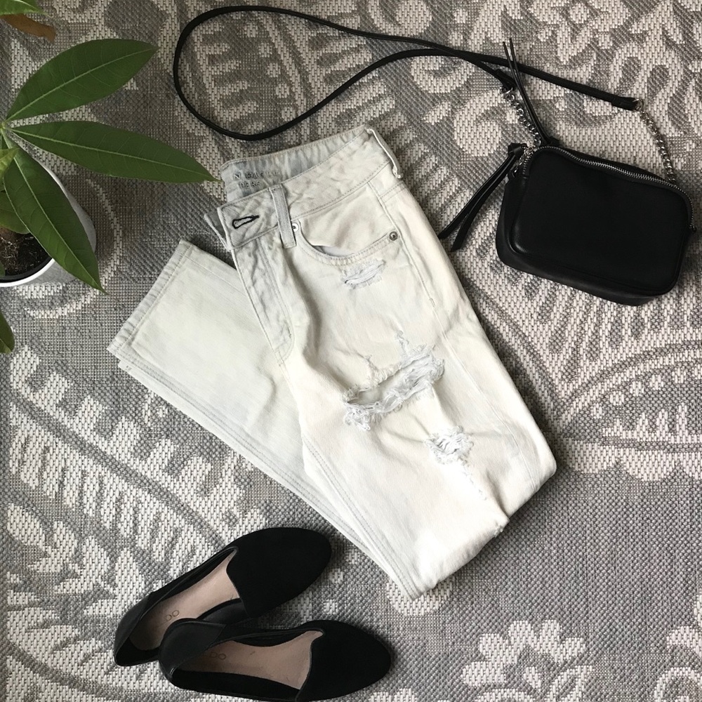 AE Acid Wash Tomgirl Jeans